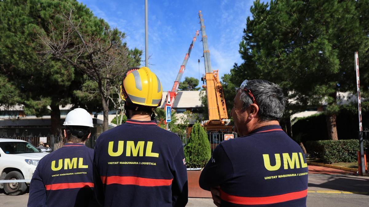 Imponente despliegue de bomberos en el Hospital Provincial de Castellón