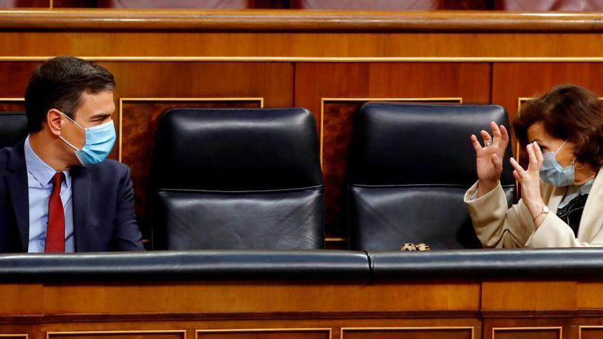 Pedro Sánchez y Carmen Calvo, en el Congreso.