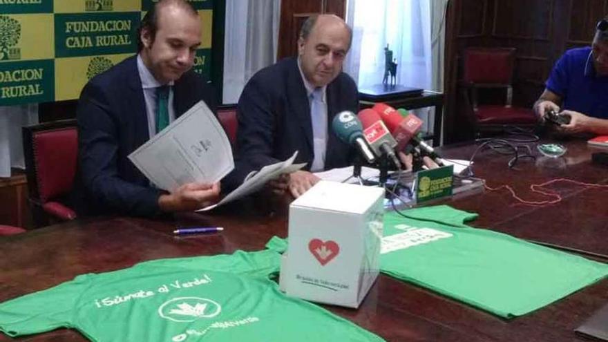 Manuel Rodríguez y Feliciano Ferrero, de Caja Rural, presentaron ayer la iniciativa.