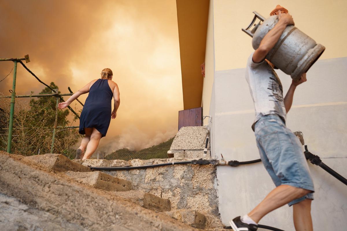 El incendio forestal de Tenerife, sin control