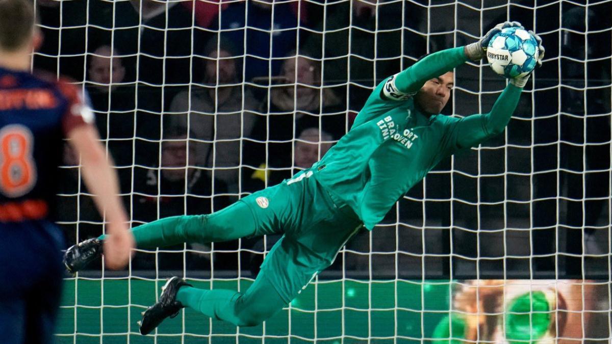 Walter Benítez, durante un partido de la Eredivisie con el PSV