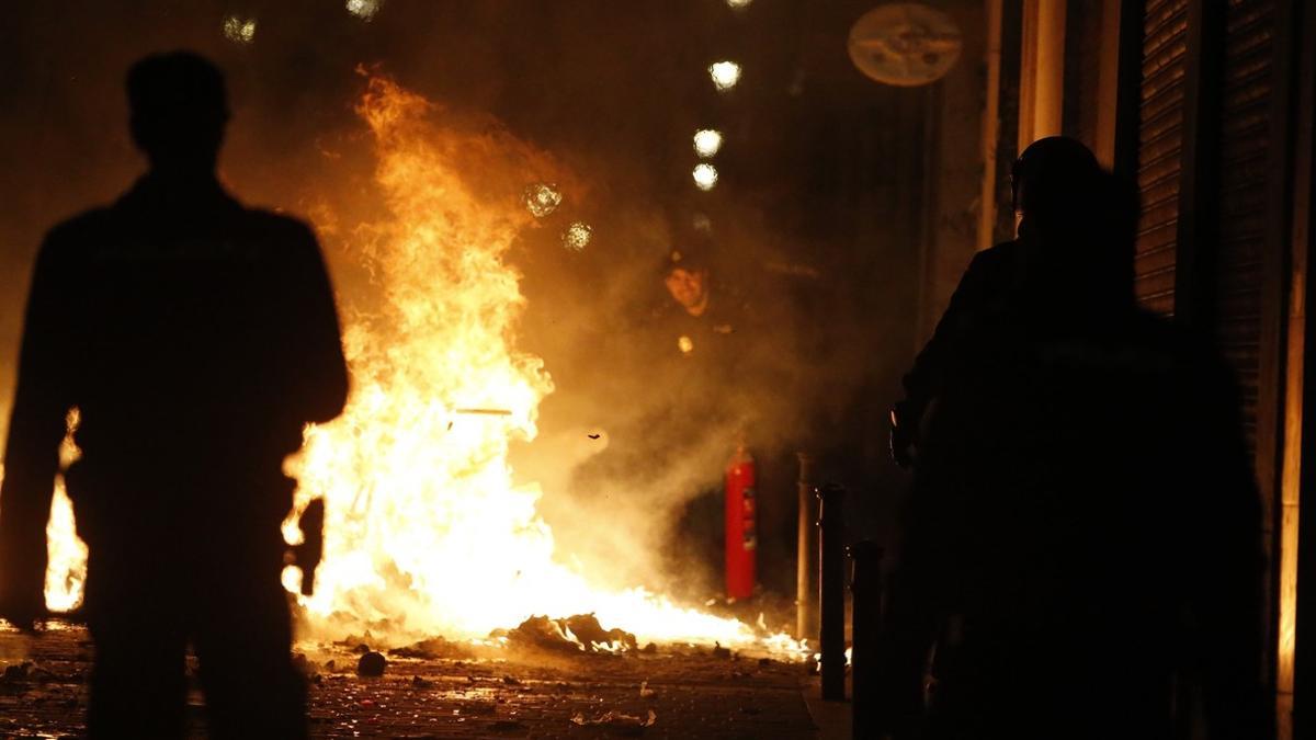 Disturbios en Lavapiés tras la muerte de un mantero
