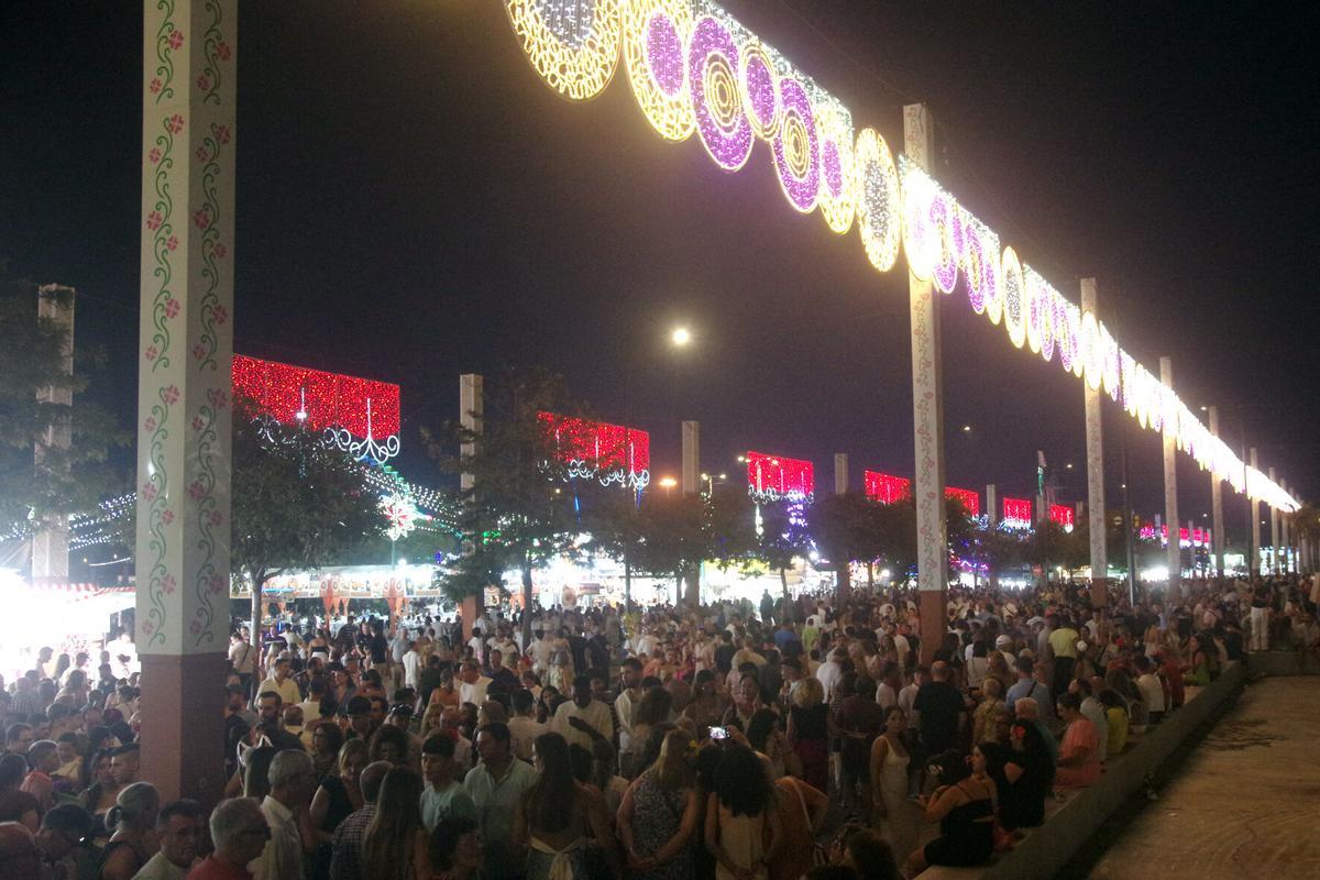 Lleno en el Real la primera noche de la Feria de Málaga 2025