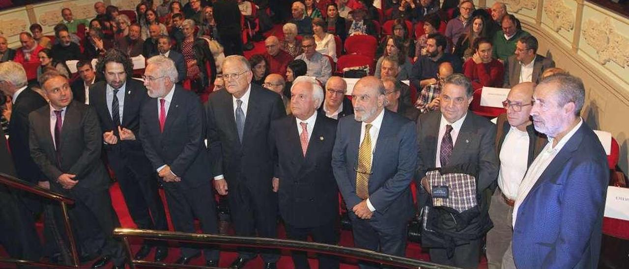 Celebración del 25 aniversario, con los premiados y varias autoridades. // Iñaki Osorio