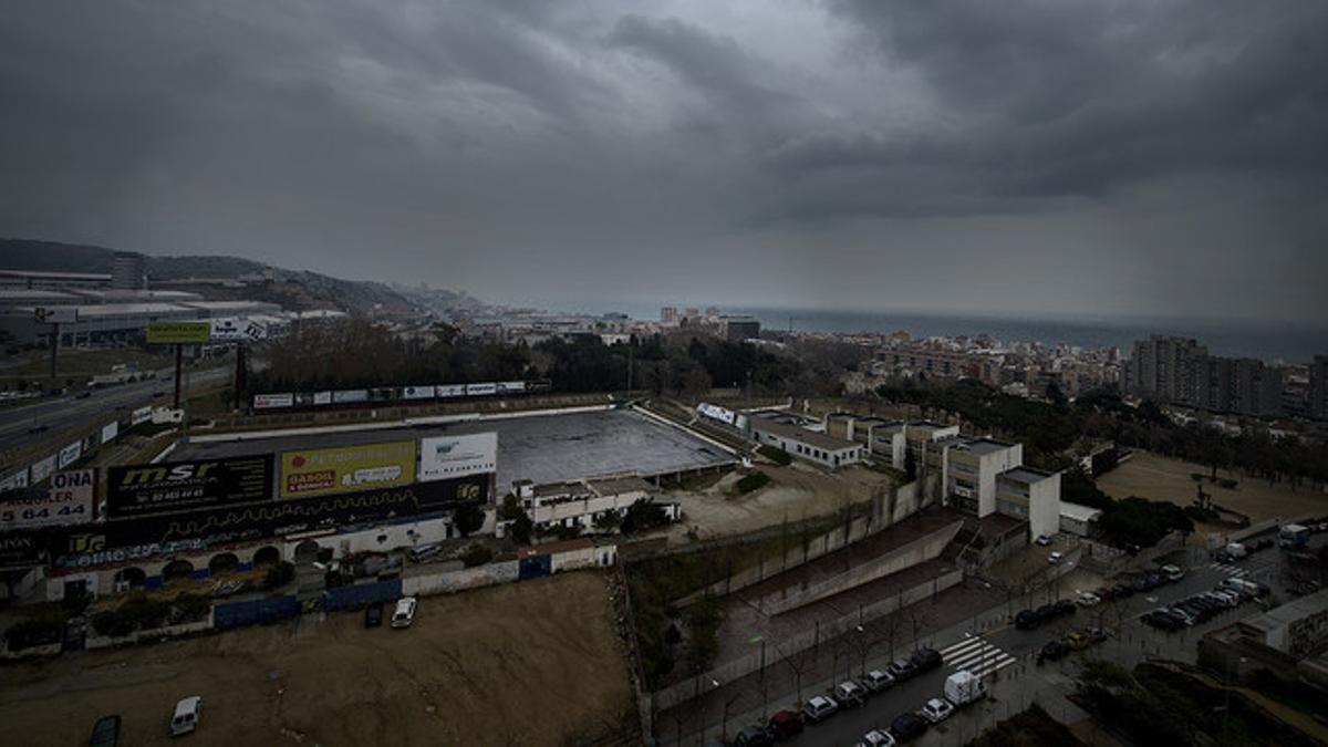 Vista general del estadio del Badalona, ubicado en la avenida de Navarra, que empezará a ser derribado este domingo