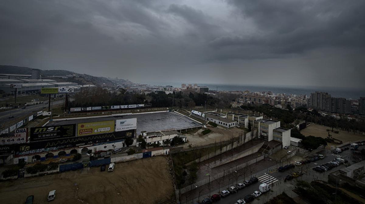 Vista general de l’estadi del Badalona, ubicat a l’avinguda de Navarra, que començarà a ser enderrocat aquest diumenge. Vista general de l’estadi del Badalona, ubicat a l’avinguda de Navarra, que començarà a ser enderrocat aquest diumenge.