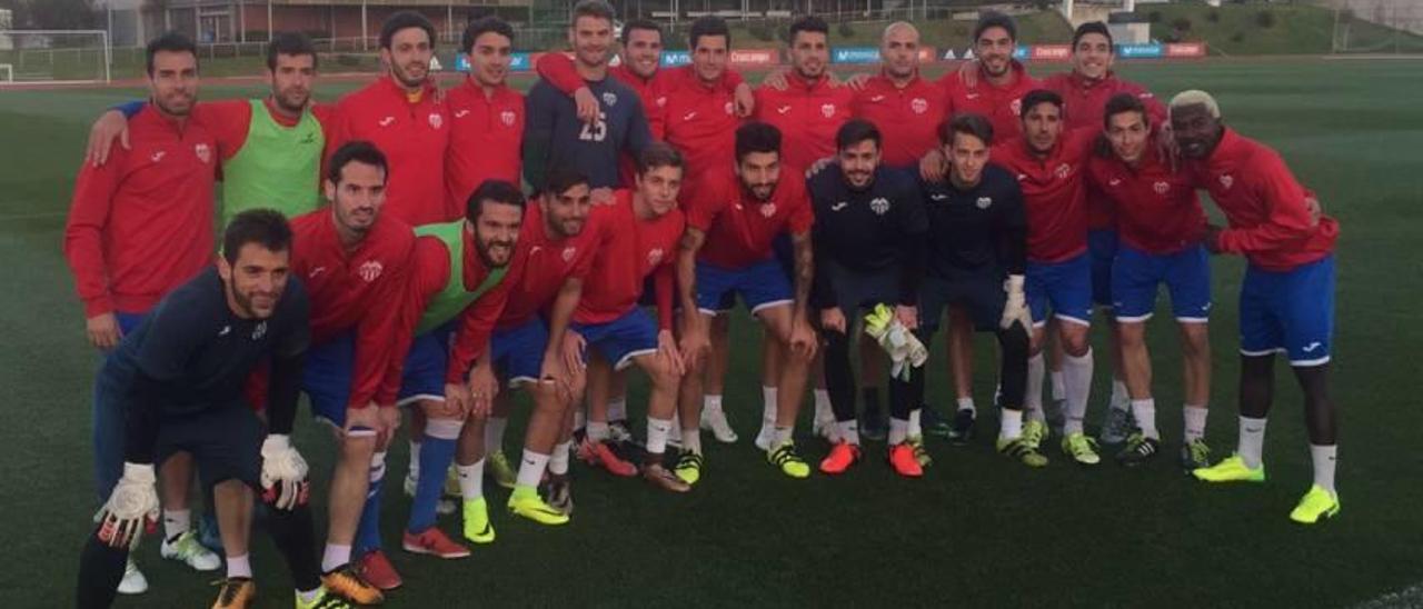 Los rojillos a la conclusión del entrenamiento de ayer en Madrid.