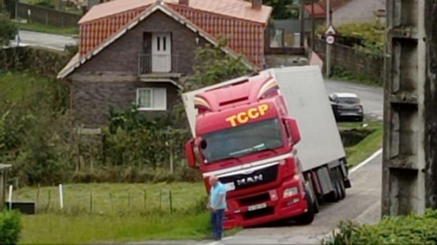 El alcalde de Pazos reclama mejoras urgentes en la carretera de Nespereira