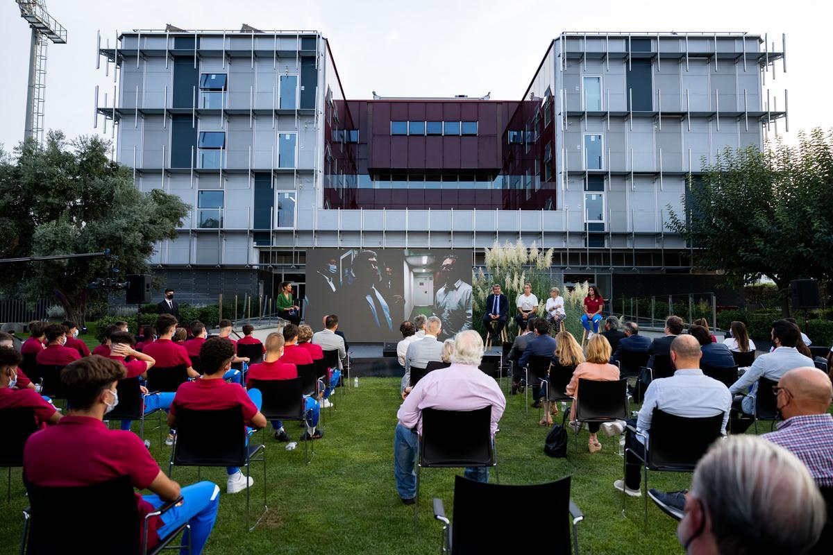 La inauguración de la Masia Femenina, en imágenes