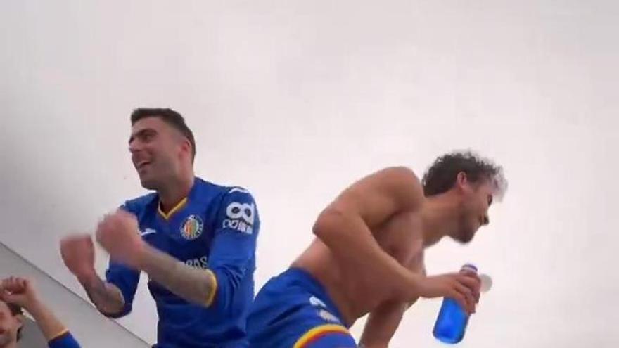¡Así han celebrado los jugadores del GetafeCF la victoria en el Bernabéu!