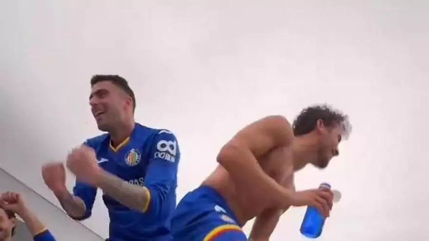 ¡Así han celebrado los jugadores del GetafeCF la victoria en el Bernabéu!