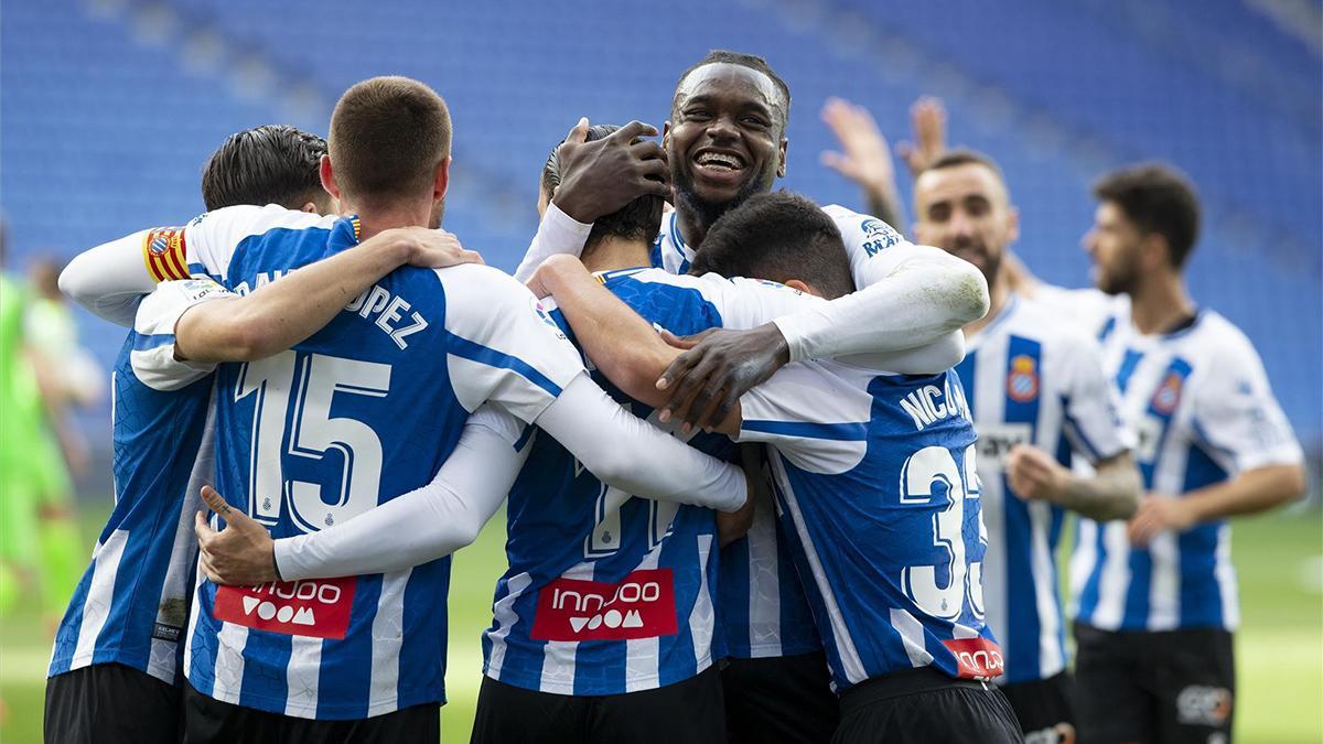 Los jugadores del Espanyol celebran un tanto ante el Fuenlabrada