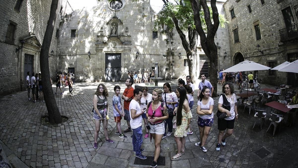 zentauroepp44293740 barcelona  13 07 2018  turistas en sant felip neri  fotograf200122210947