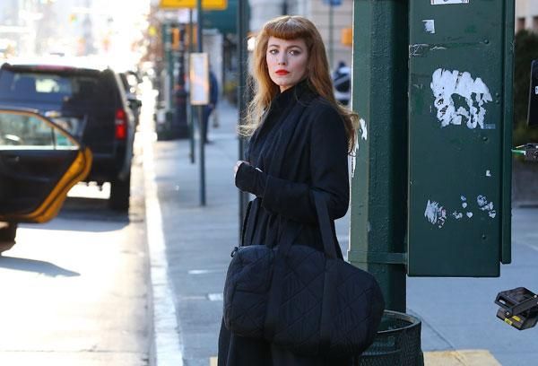 Blake Lively y su cambio de look con melena pelirroja y flequillo