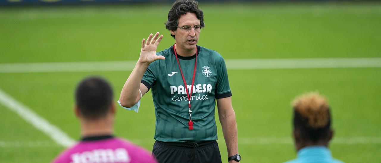 Unai Emery, en el entrenamiento de ayer del Villarreal.