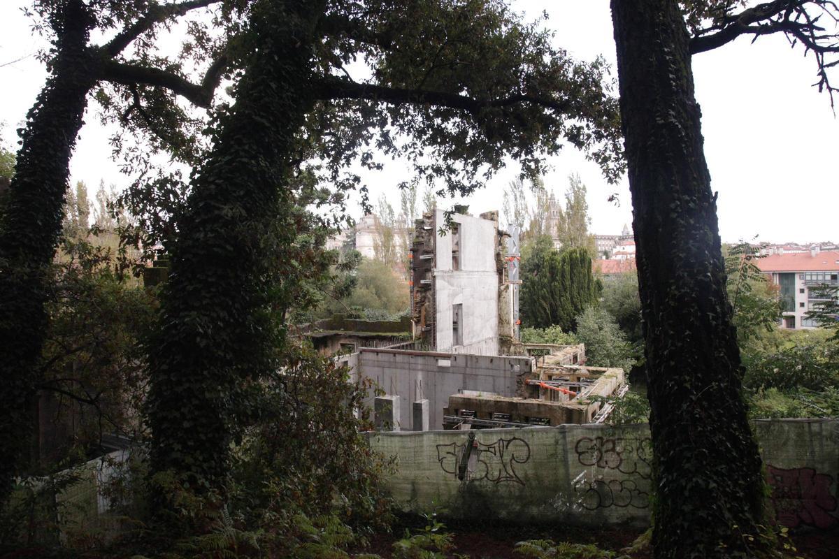Finca y ruinas del palacete do Espiño en Santiago.