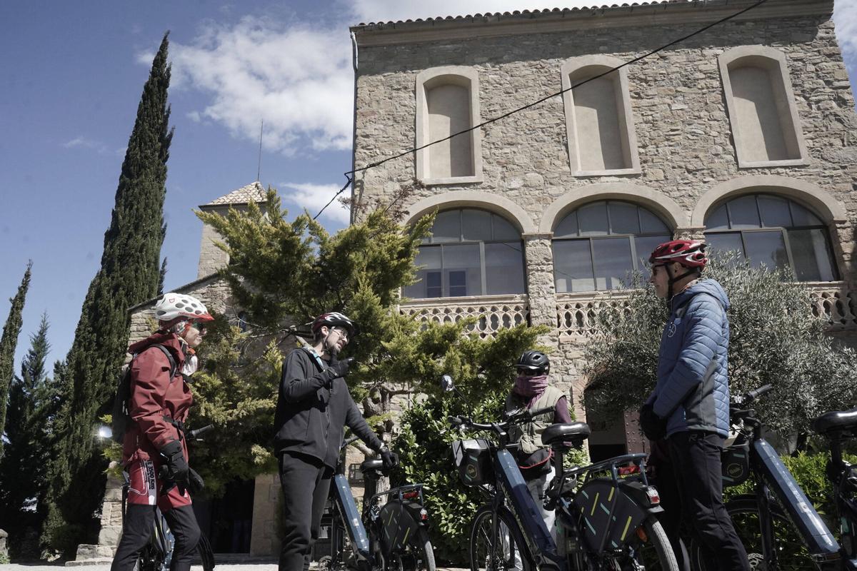 S’estrena a Manresa la ruta ignasiana amb bicicleta elèctrica