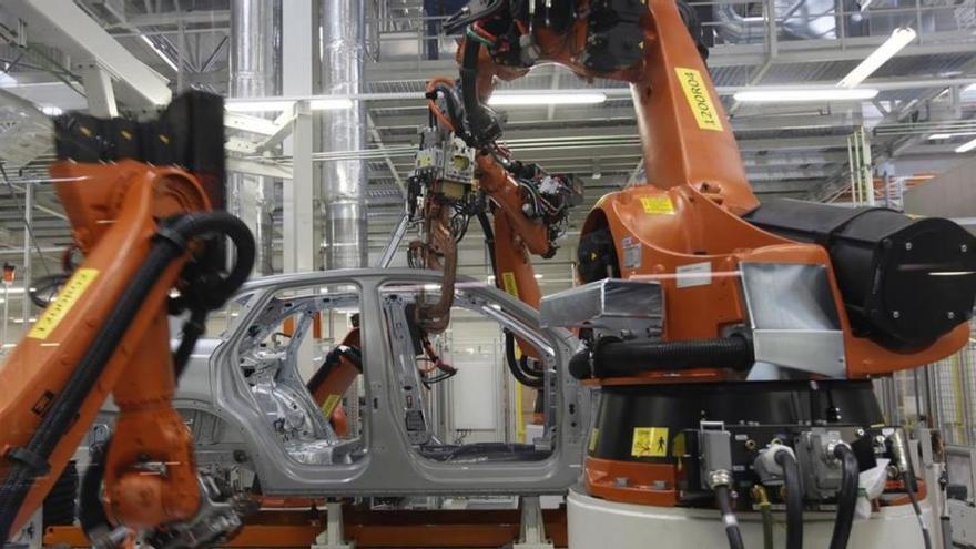 La industria del automóvil lidera la robotización