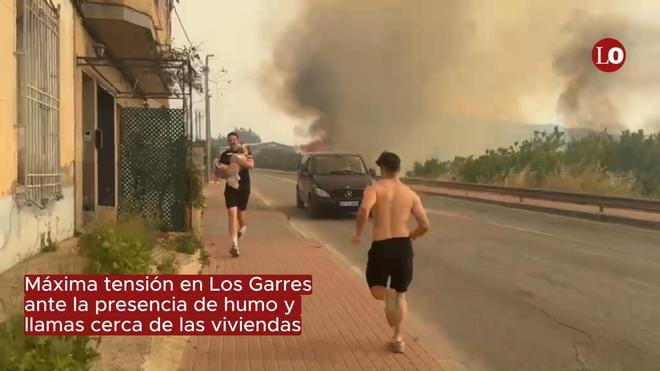 El incendio en Murcia sigue activo pese a una intensa noche de trabajo de más de 200 militares de la UME