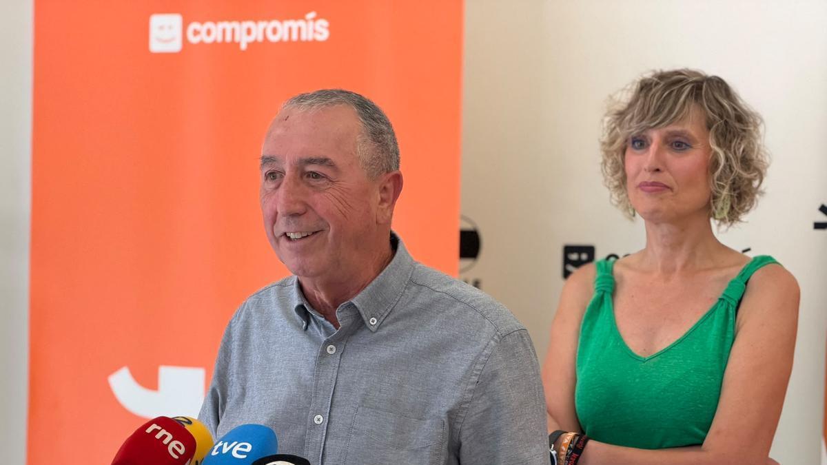 Joan Baldoví y Verònica Ruiz, en rueda de prensa, este jueves.