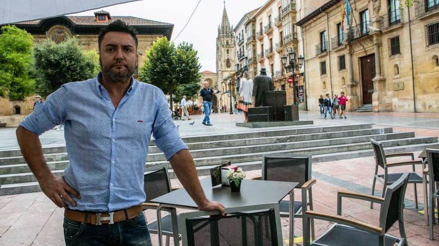 Moto Martini, ayer, en su terraza de la calle Eusebio González Abascal.