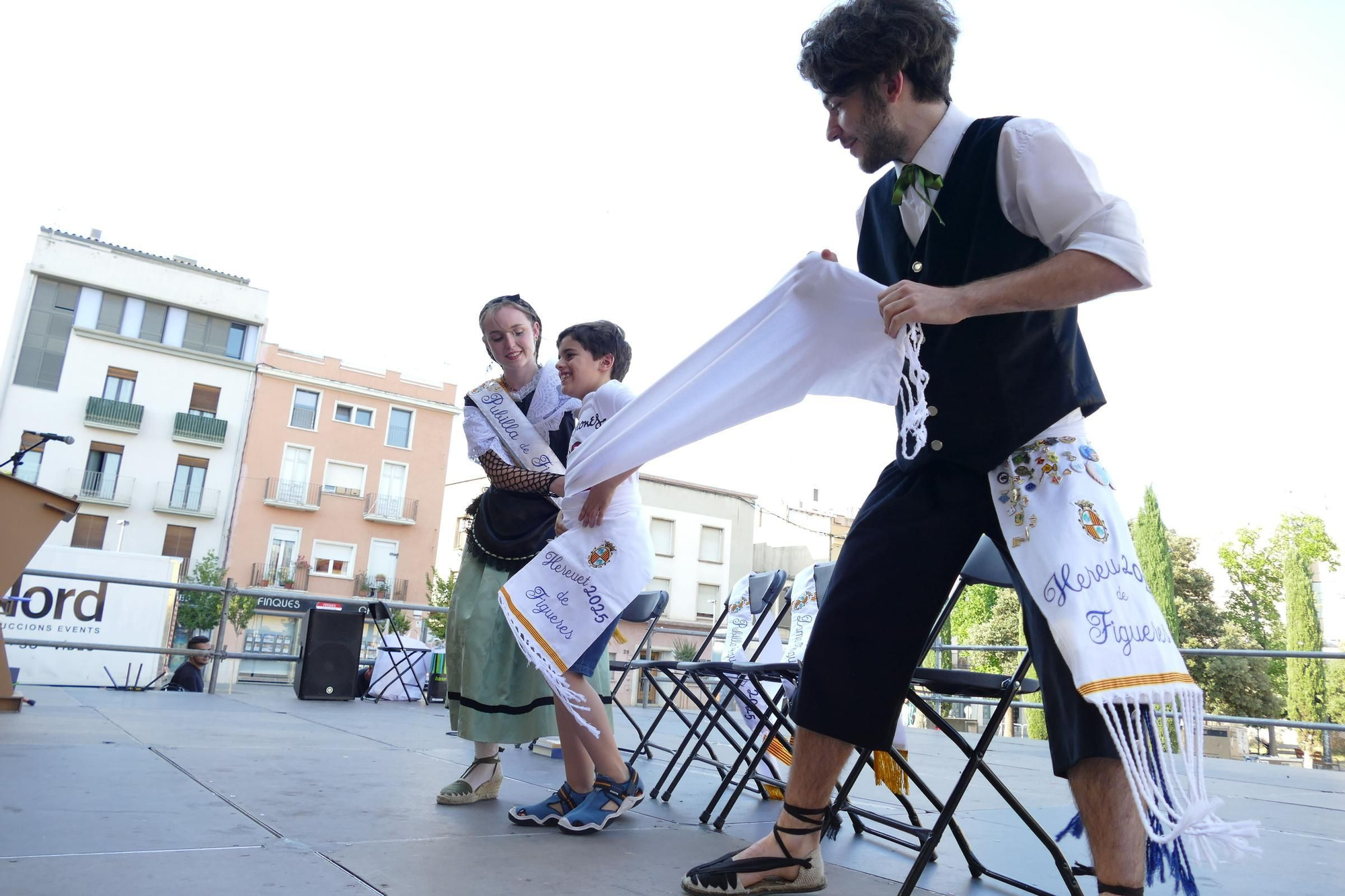 Figueres renova el seu pubillatge en un acte emotiu i ple d'orgull de ciutat