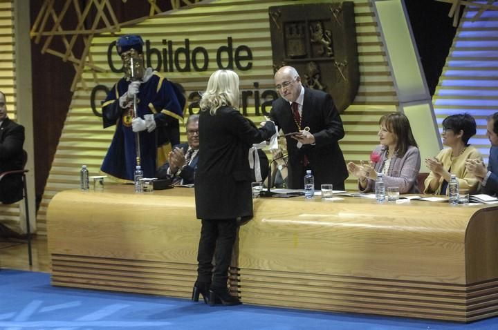 ENTREGA DE HONORES Y DISTINCIONES DEL CABILDO DE ...