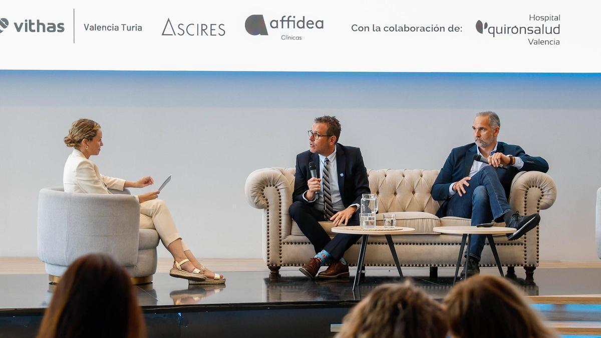 Silvia Tomás, directora de Relaciones Institucionales de Prensa Ibérica en Valencia; el doctor Vicente Carratalá (Hospital Quirónsalud) y  Víctor Luengo (Valencia Basket).