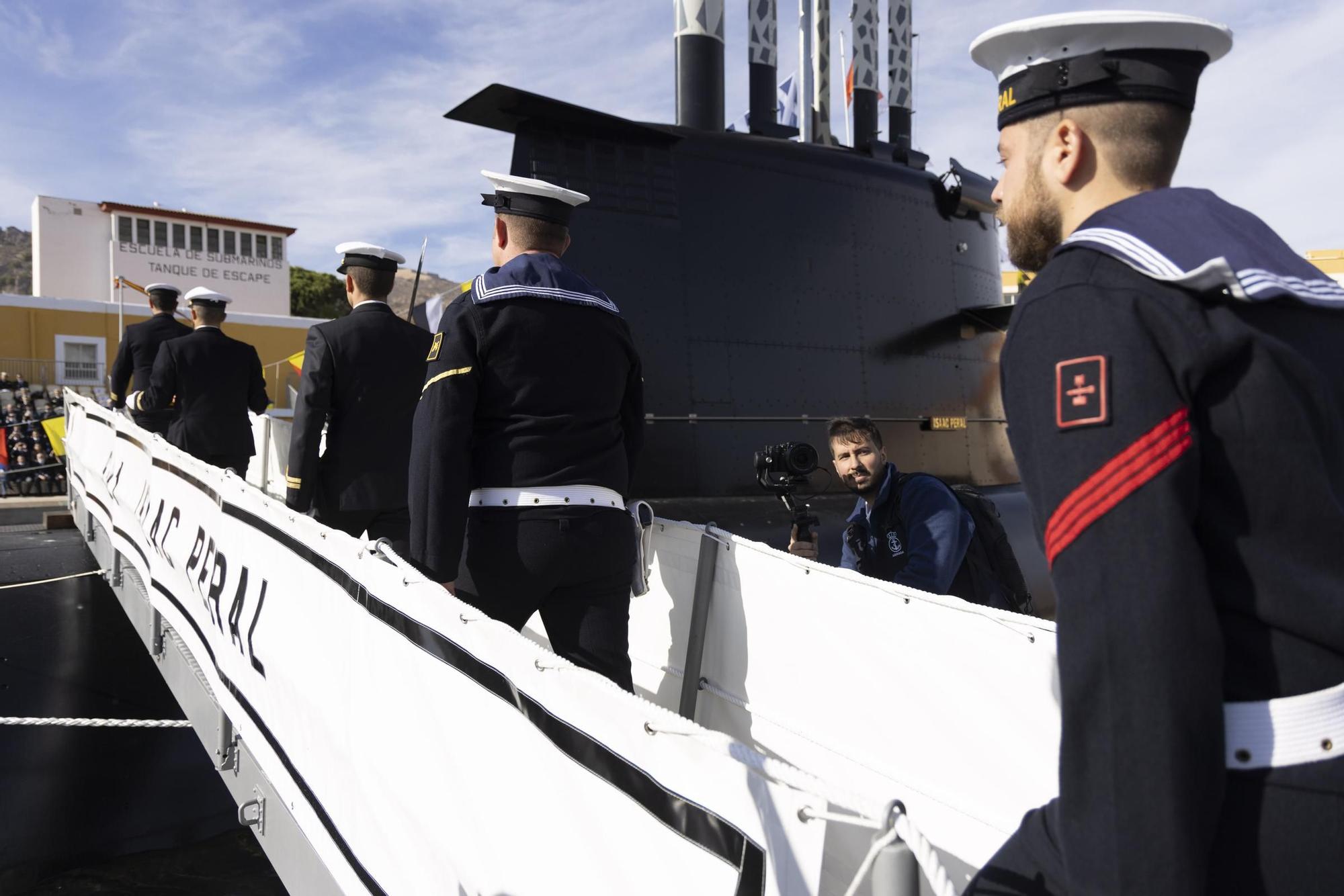 FOTOS: La Armada recibe el submarino S-81 de manos de Navantia