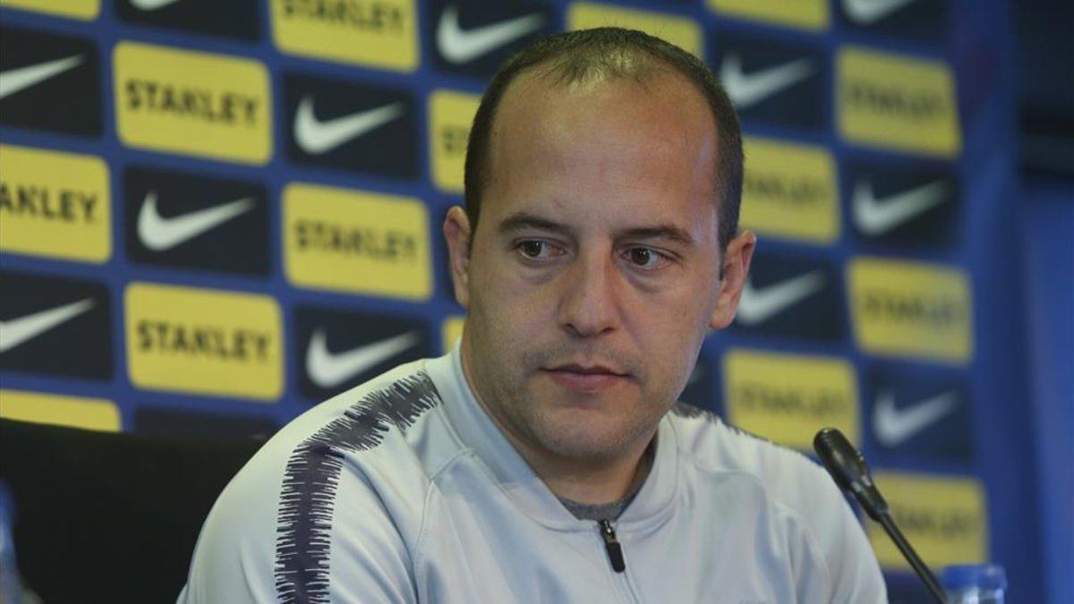 El entrenador del FC Barcelona Lluís Cortés en una rueda de prensa