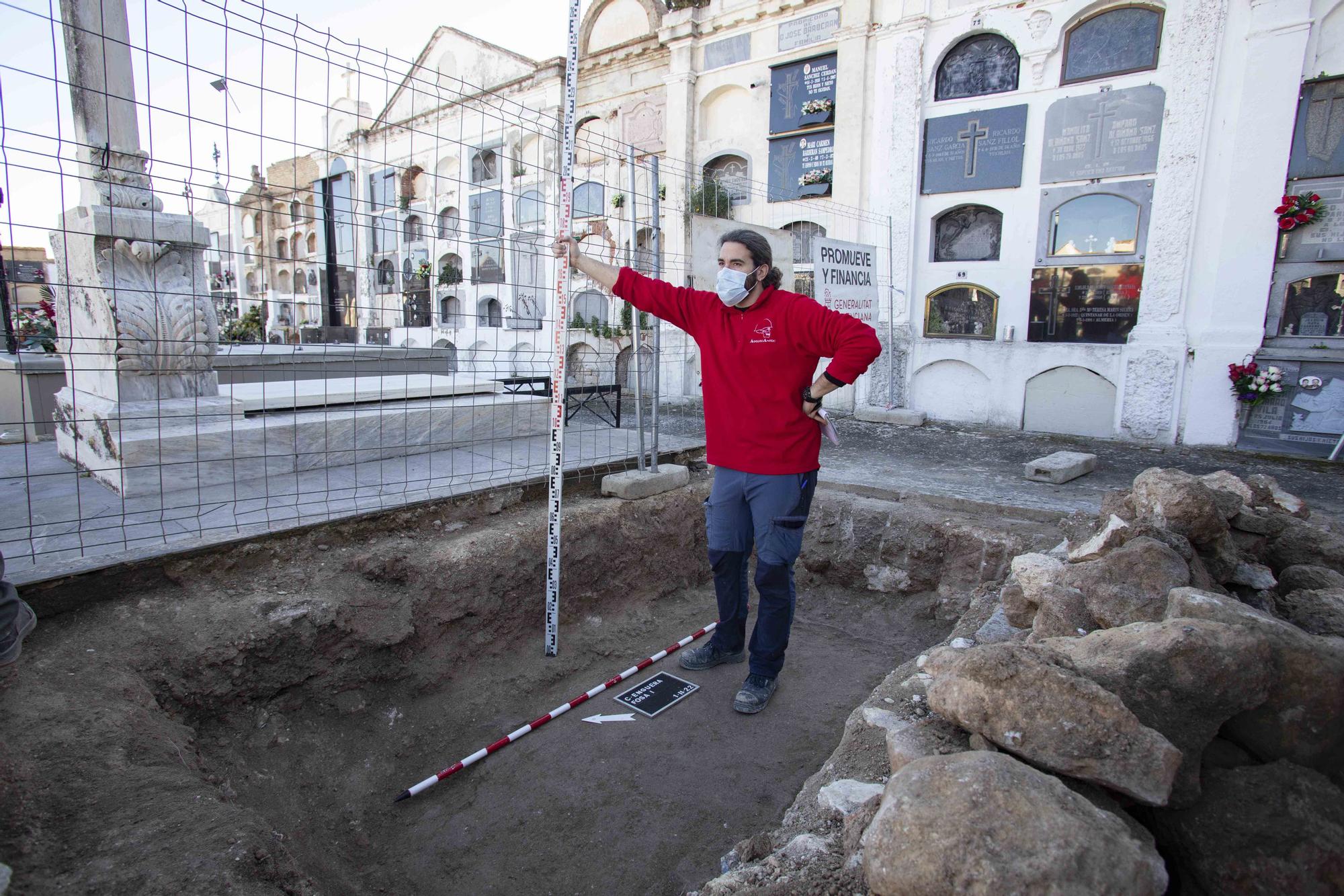 Comienzan los trabajos de exhumación en búsqueda de una fosa con nueve represaliados en Enguera