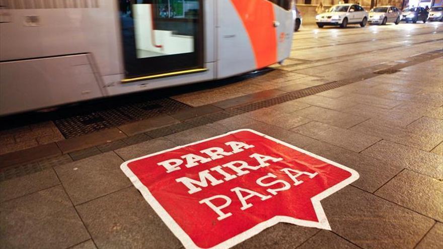 La campaña de seguridad del tranvía &quot;Para, Mira, Pasa&quot; se pone en marcha en Zaragoza