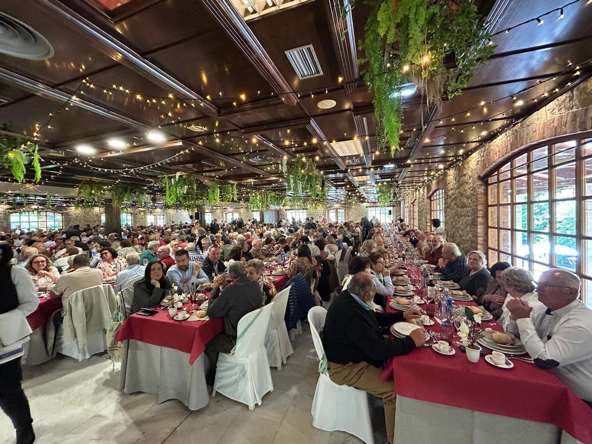 EN IMÁGENES: Comida por San Isidro de los jubilados de Llanera