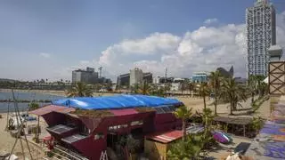 Barcelona derriba el chiringuito del restaurante playero Red Fish