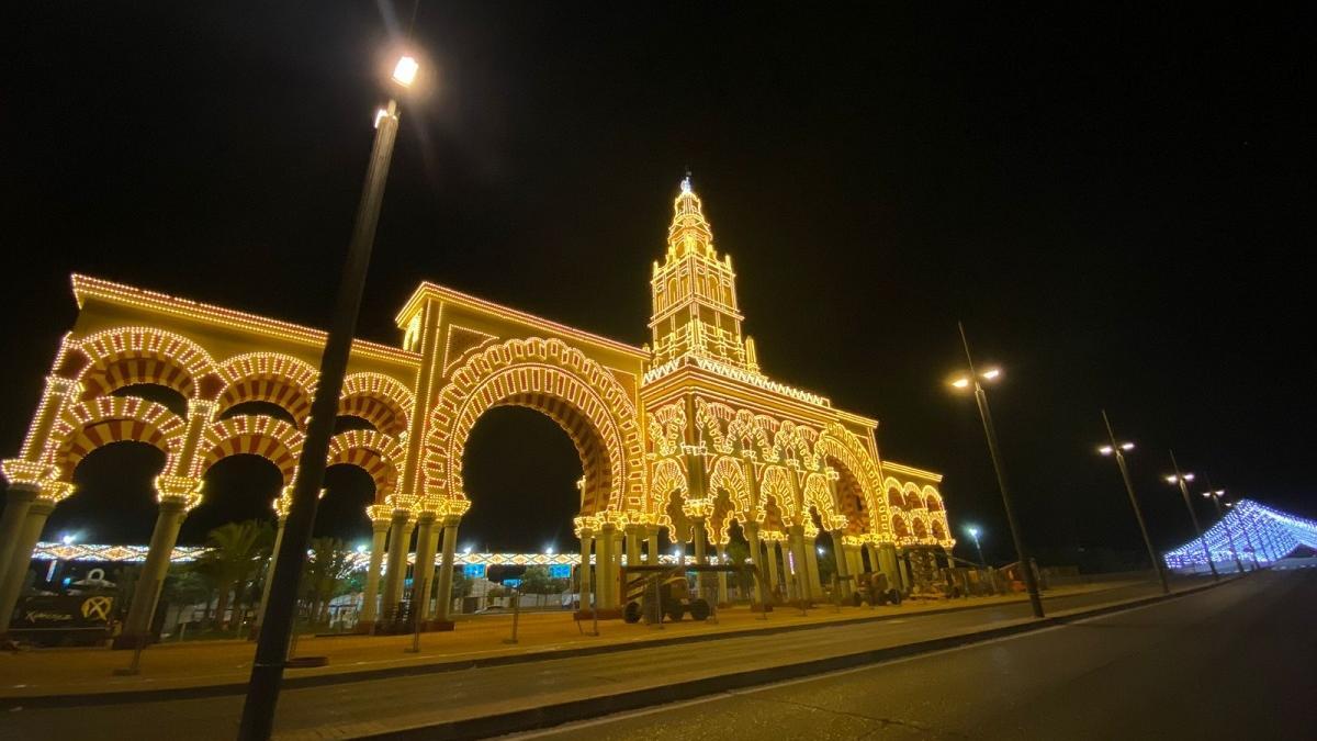 Prueba técnica de la iluminación de la portada de la Feria de Córdoba 2023