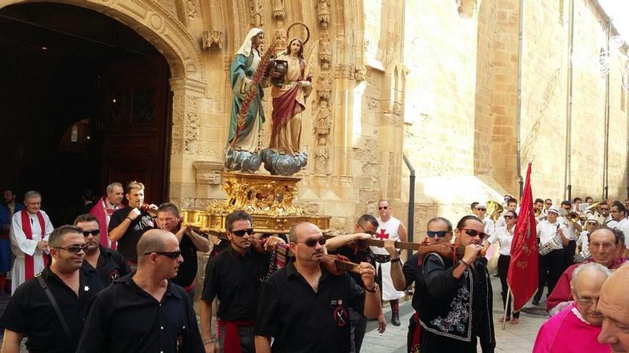 Las Santas Justa y Rufina, saliendo de la Catedral esta mañana