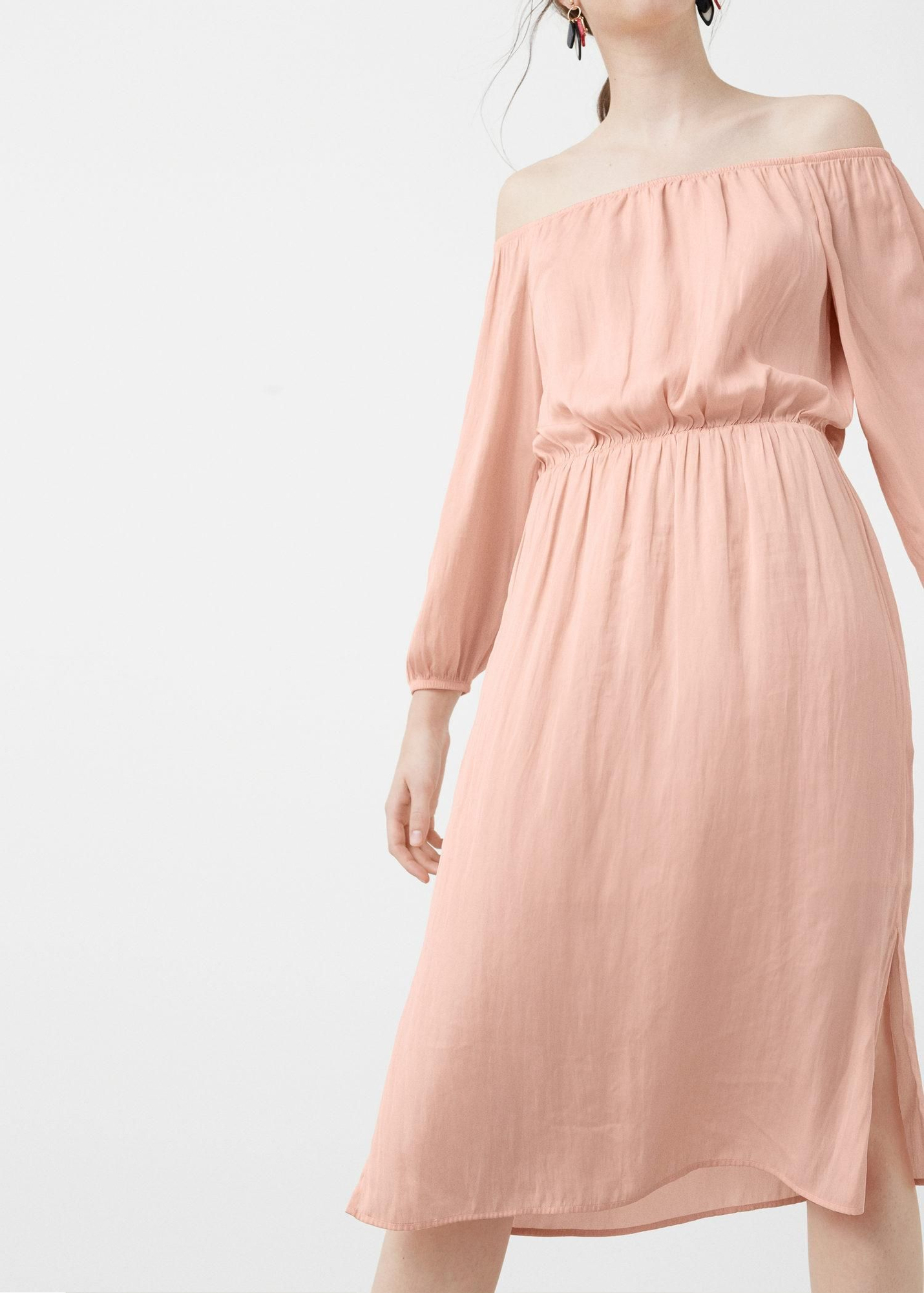 Vestido escote 'off the shoulders', Mango