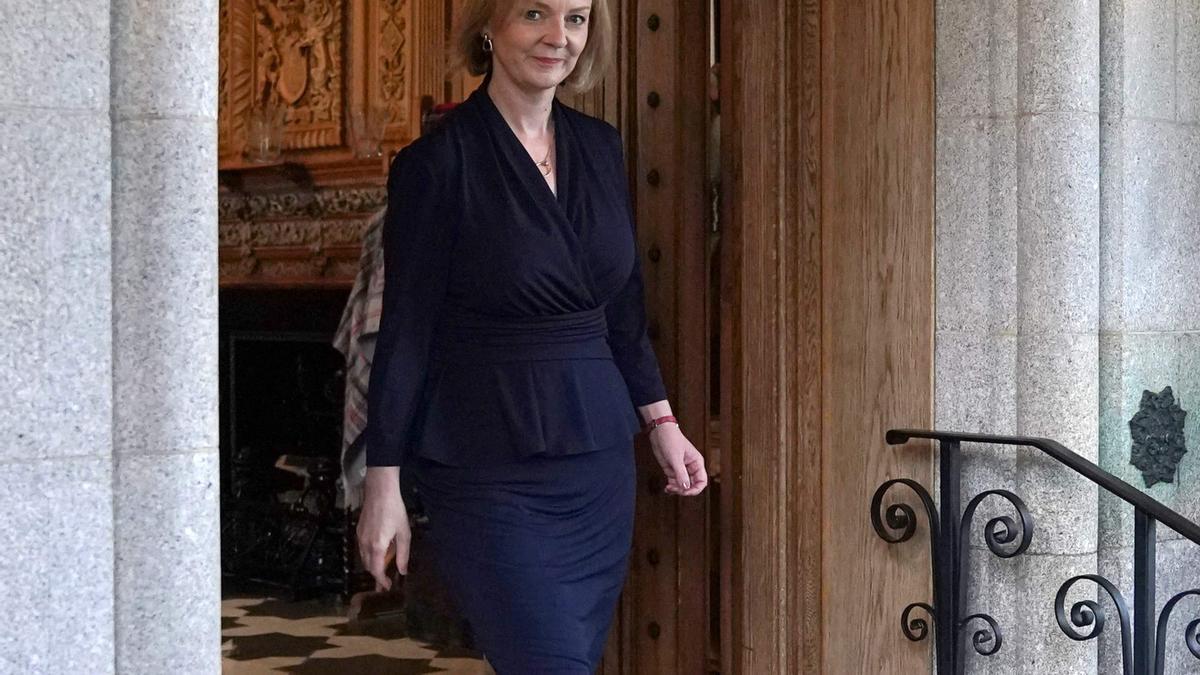 Liz Truss, tras su audiencia con la reina Isabel, en la que fue nombrada primera ministra, este martes en Balmoral.