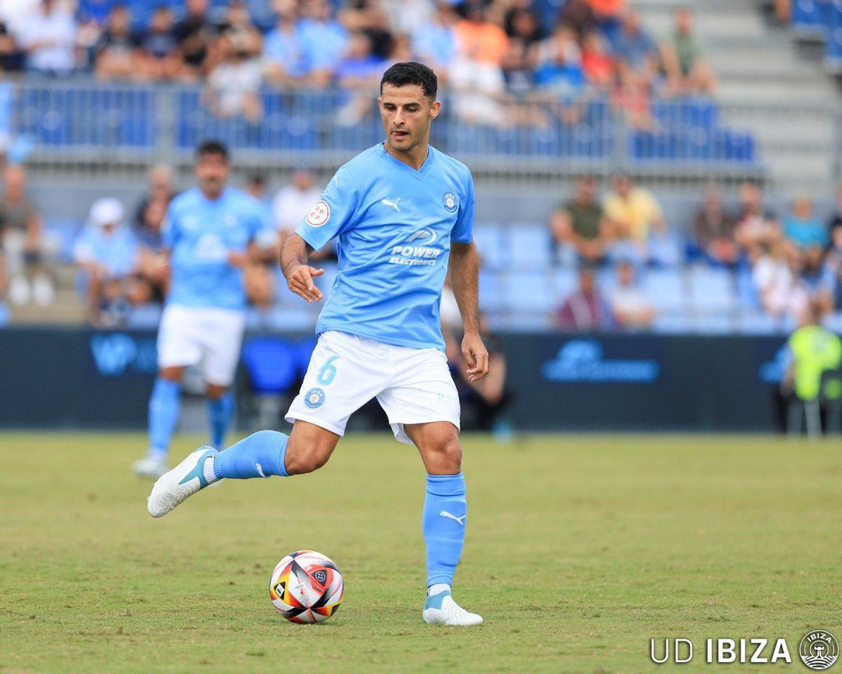 Jesús Álvarez, como futbolista de la UD Ibiza, club en el que coincidió con José Luis Martí.