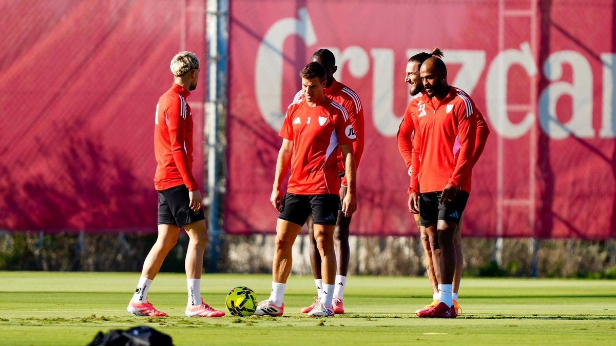 Azpilicueta entrenando con el Sevilla FC enb una imagen de archivo