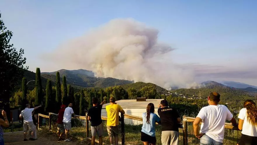 El incendio de Sentmenat afecta a 60 hectáreas pero tiene un potencial de 2.000
