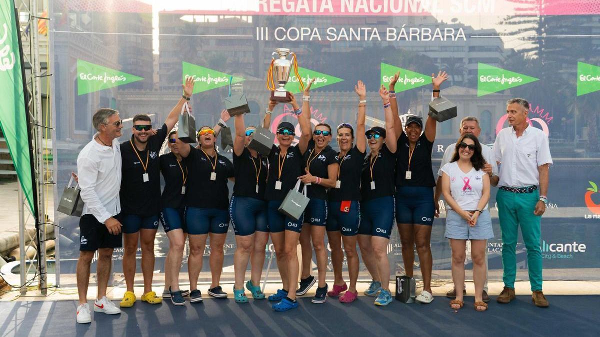 Las integrantes del equipo SMC del Real Club de Regatas de Alicante, campeonas de España.