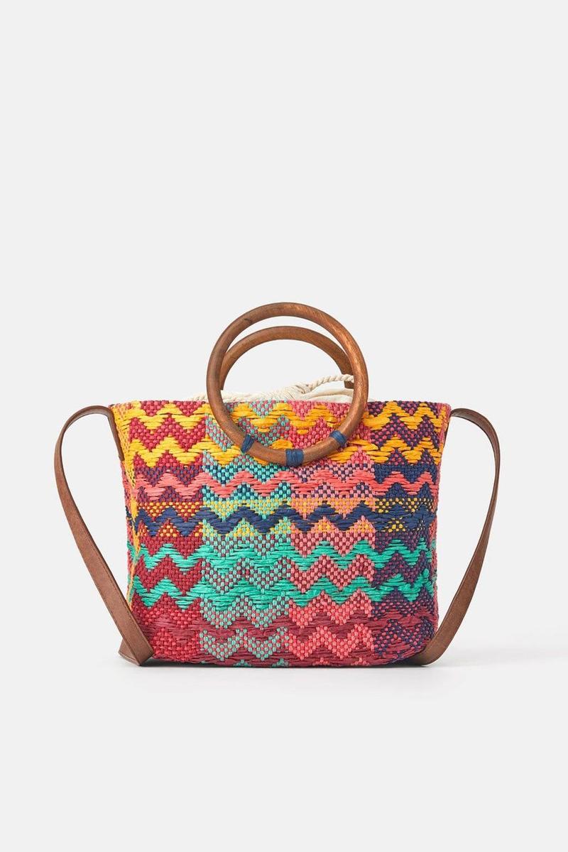 Bolso multicolor de Zara (precio: 19,99 euros)