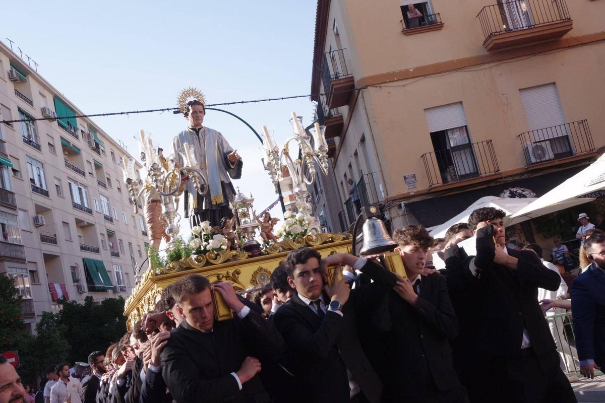 La procesión de María Auxiliadora Coronada, en imágenes