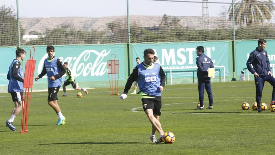 Eldin  durante el entrenamiento de esta mañana del Elche en el campo anexo