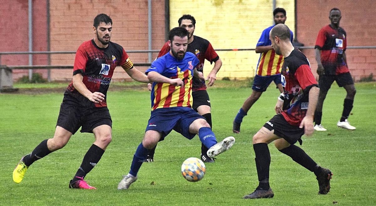El Cadaqués no va poder superar el Verges (3-2) | KARIN TARRÉS