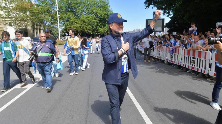 El saludo de Escotet a la afición en la previa del Dépor - Las Palmas