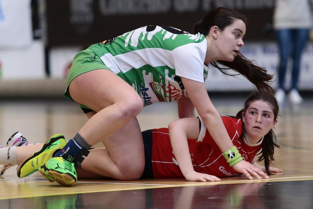 Alegría en las louriñanas, que celebraron el pase a la finalísima por todo lo alto tras eliminar al Gijón.