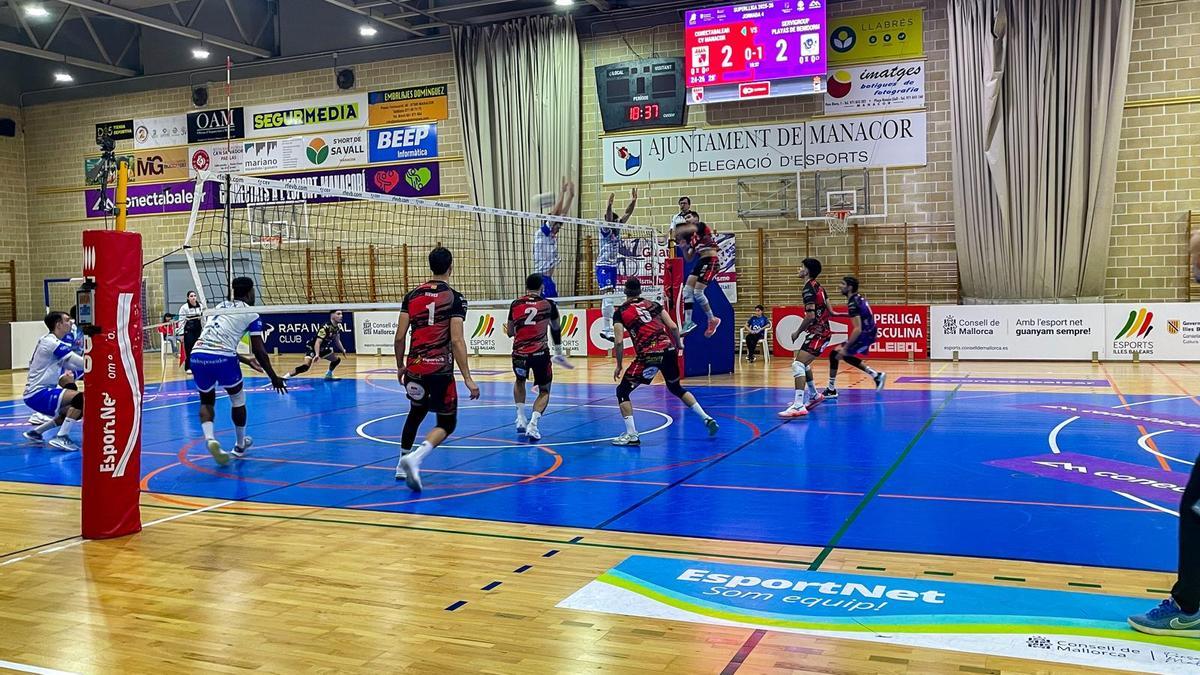 Imagen del partido de este sábado entre el ConectaBalear y el Benidorm.