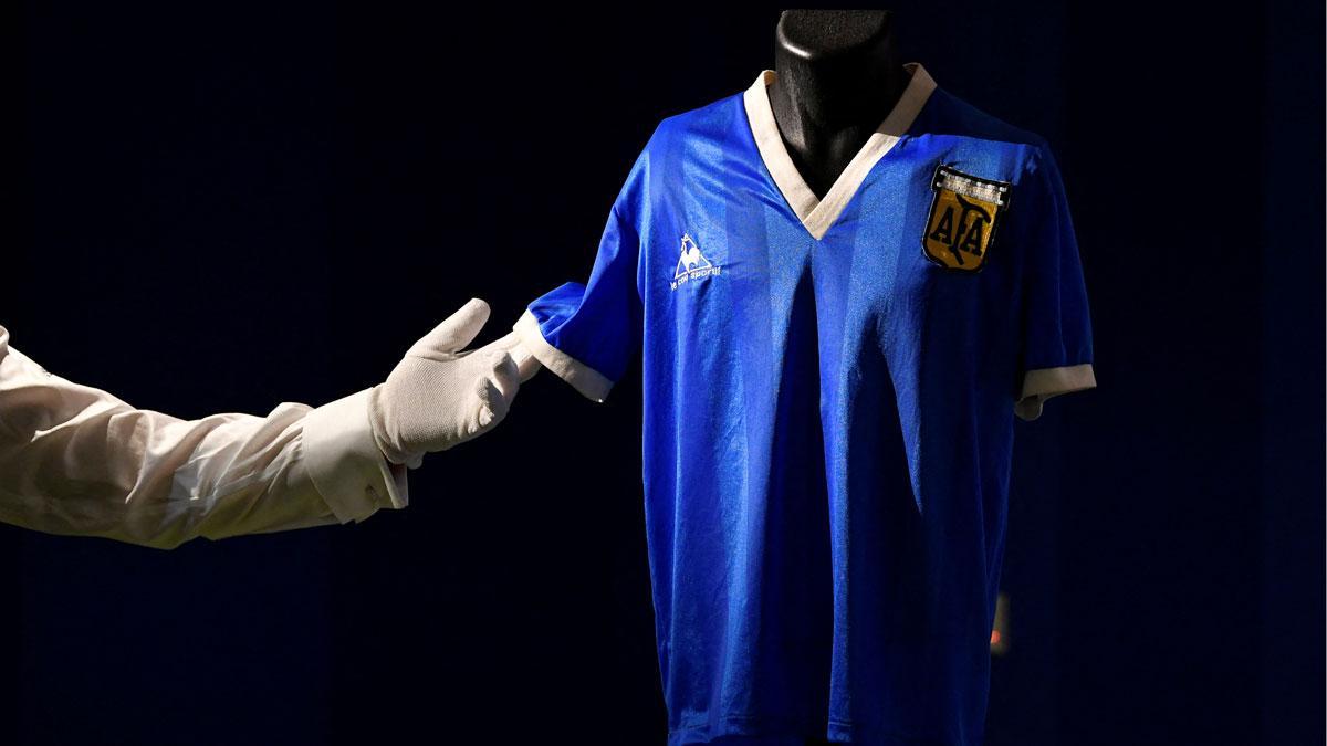 Sale a subasta la camiseta de Maradona de la 'Mano de Dios'